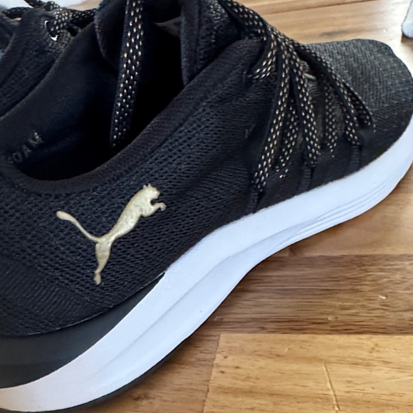 Puma Women’s Black and White SoftFoam Sneakers size 6 - Picture 8 of 10